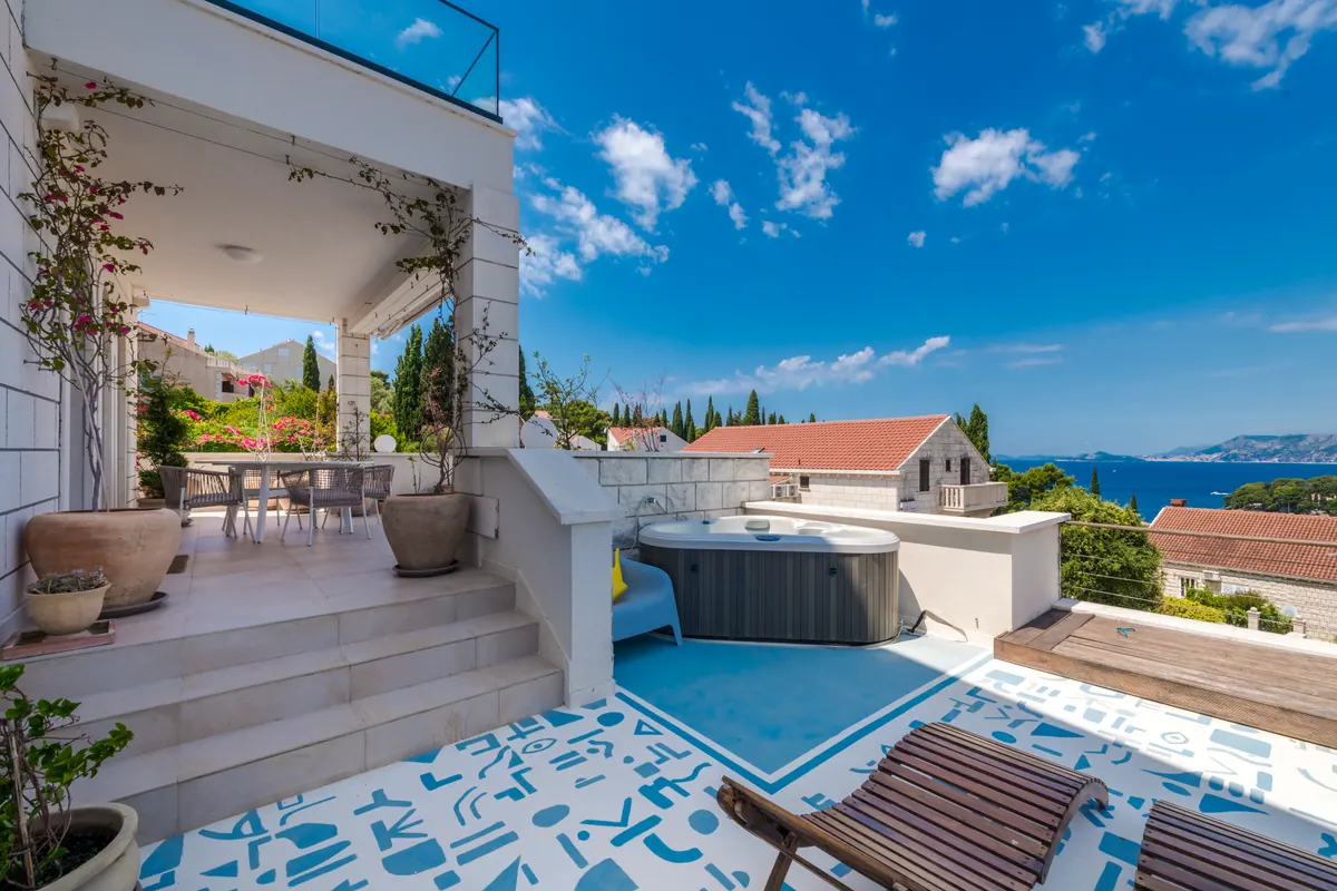 Terrasse et jacuzzi