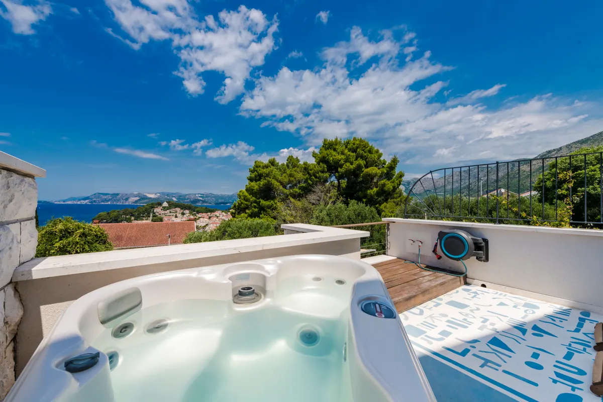 Terasa i jacuzzi
